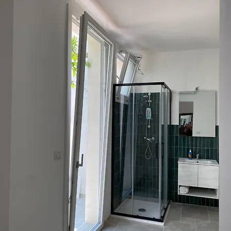 Small House ليتشي